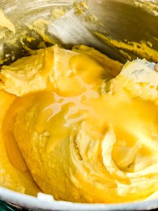 Rührteig mit Eierlikör verrühren