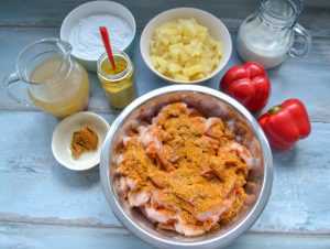 Zutaten gewürzte Putenbrust mit Curry, Paprika, Kokosmilch, Sahne, und Currypaste