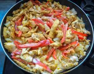 Rezept Putengeschnetzeltes mit Ananas, Paprika, und Kokosmilch