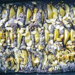 Schokoladen-Birnenkuchen mit Mandeln und Pistazien