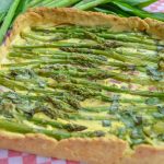 Spargelquiche mit Schinken und Bärlauch