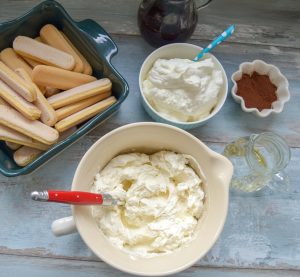 Zutaten Tiramisu Rezept mit Mascarpone, Löffelbiskuit, Sahne und Amaretto