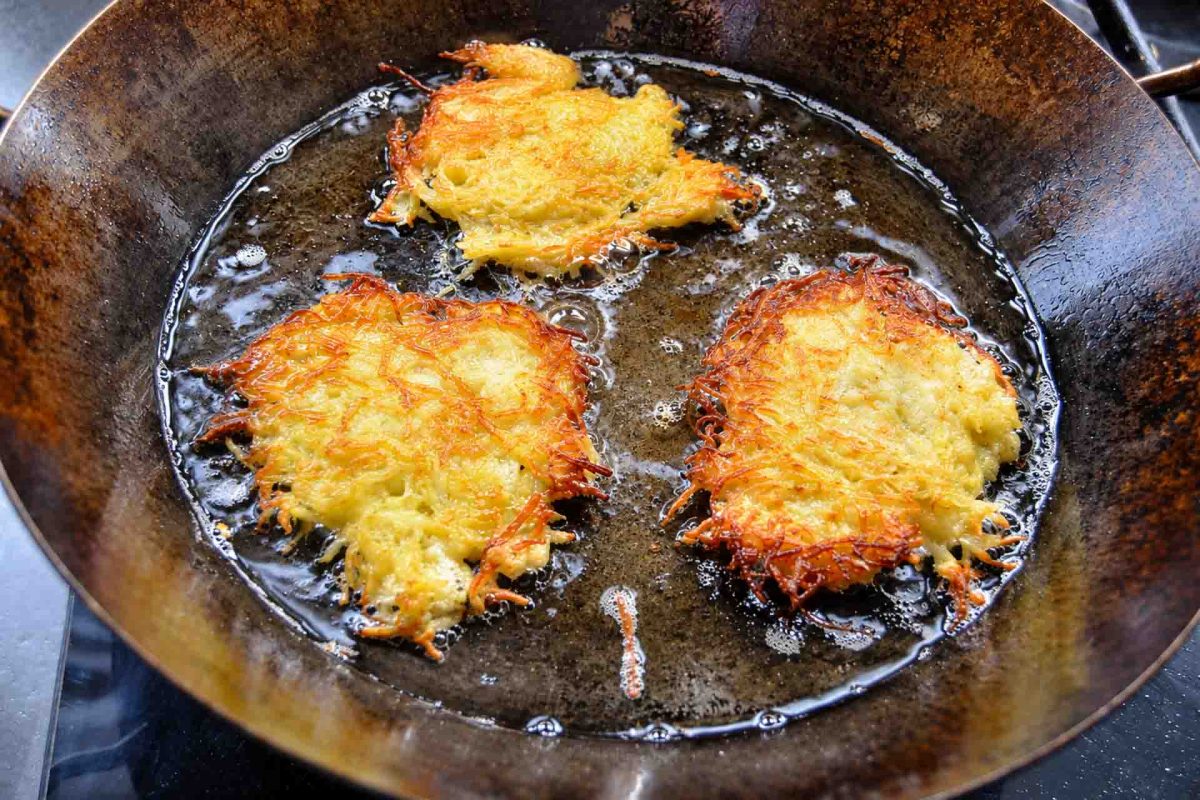 Schweizer Rösti braten