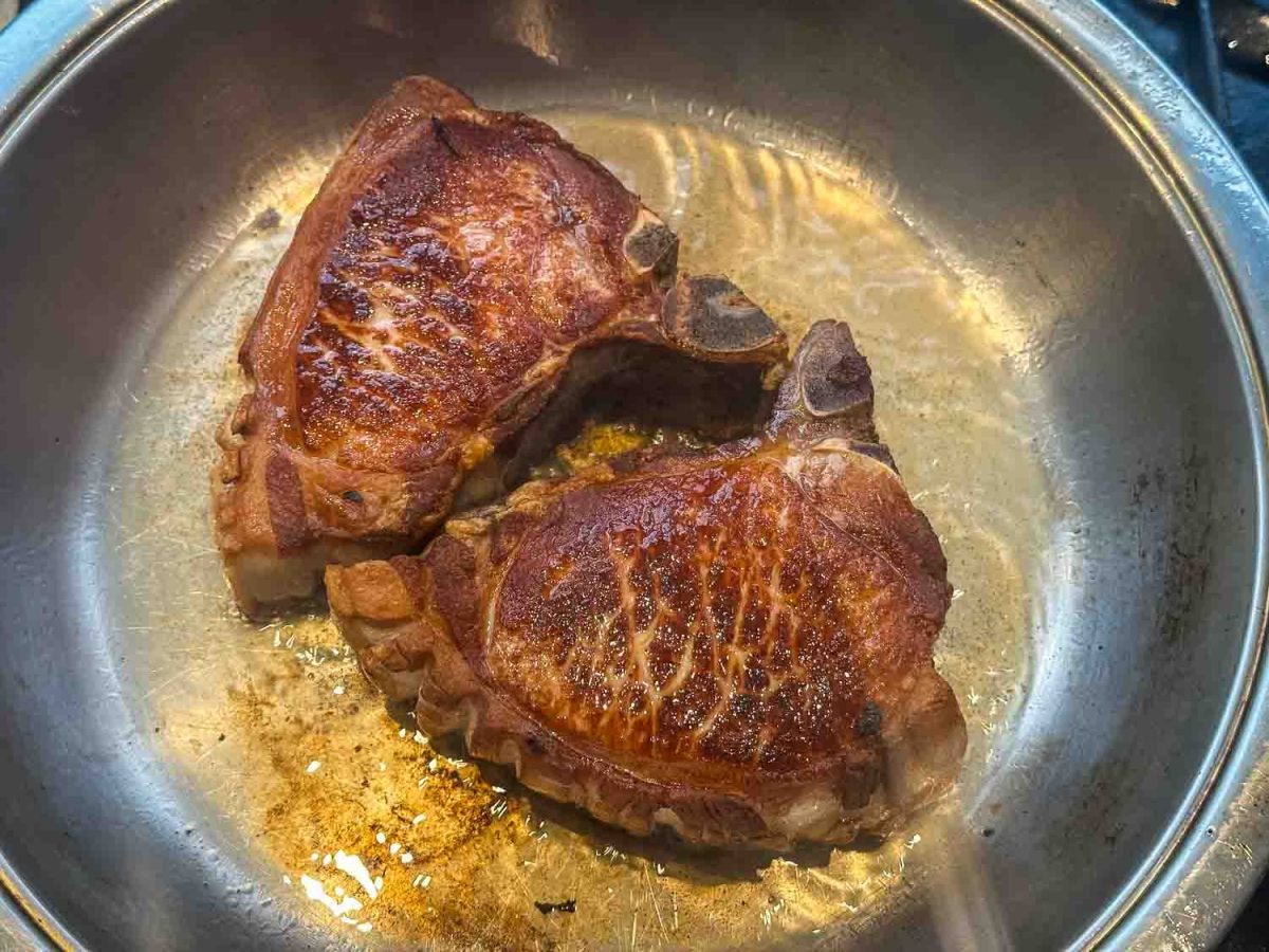 Kotelett in Butterschmalz anbraten