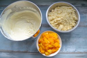 Quarkcreme, Obst, und Streusel