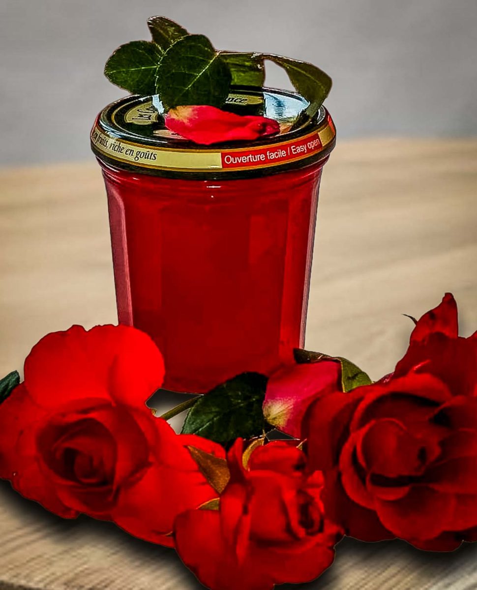 Omas Rosenmarmelade aus Rosenblüten Blättern 