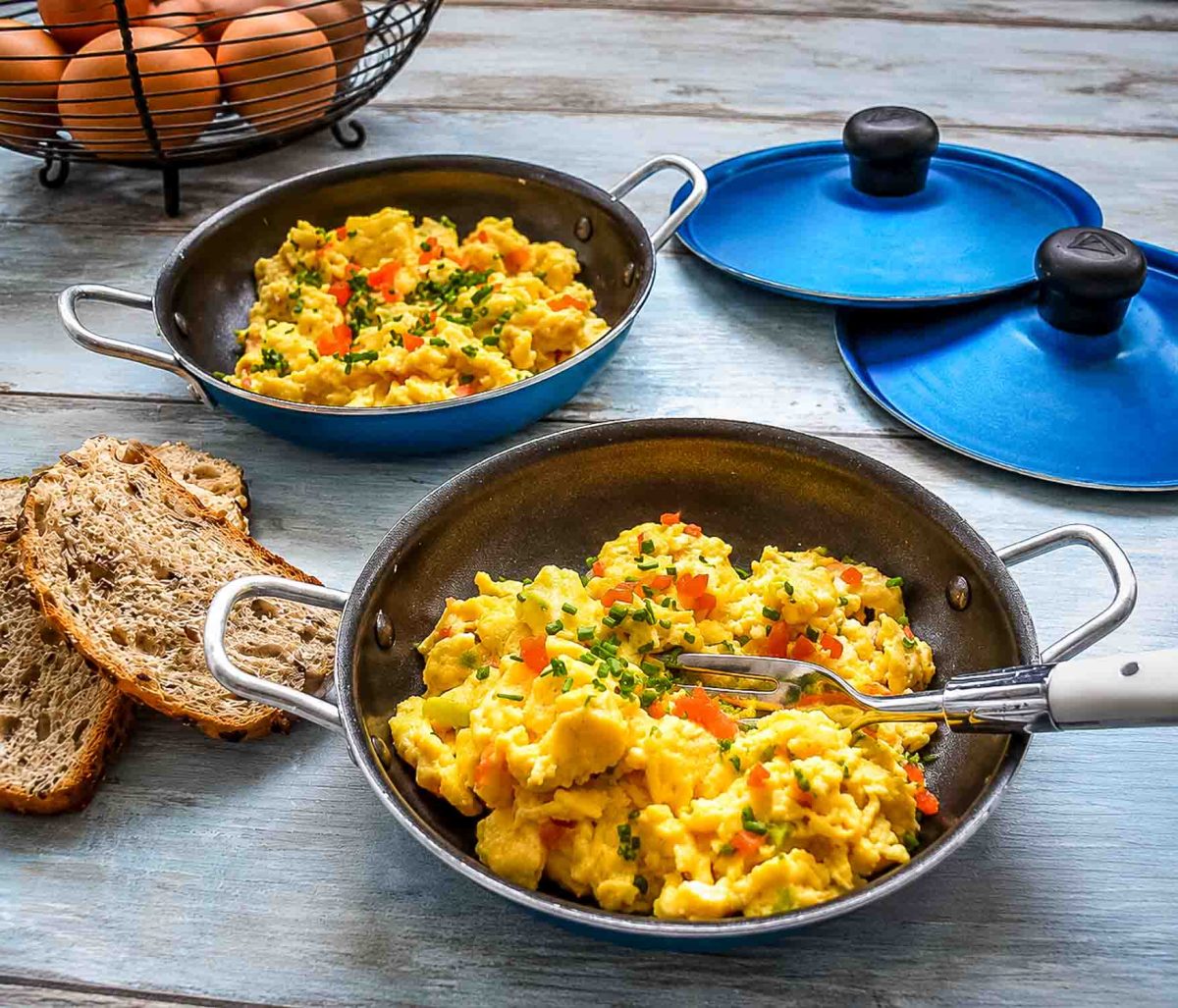 Rührei Rezept mit Tomate und Schnittlauch