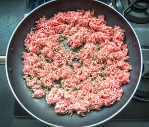 Rindergehacktes braten