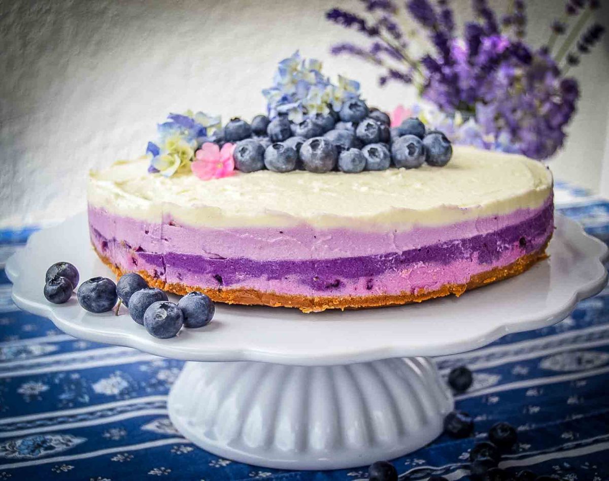 Frischkäsetorte no bake Rezept mit Blaubeeren
