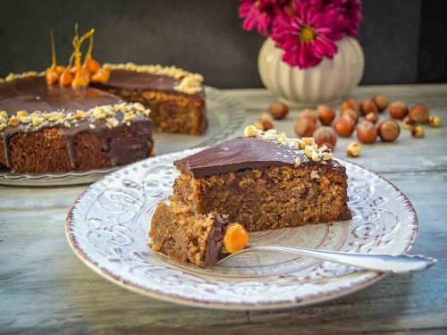 Saftiger Haselnusskuchen mit Schoko Glasur - Kochen aus Liebe