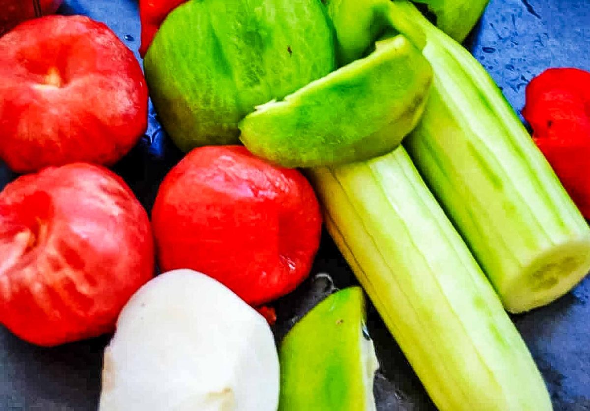 Tomaten , Paprika , Gurke , Zwiebel , Knoblauch , Brot geschält für Gazpacho Suppe