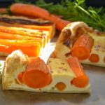 vegetarische Blätterteig Quiche mit Möhren und Ziegenkäse