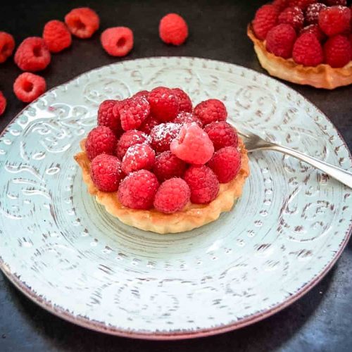 Himbeer Tartelettes mit Vanillecreme und Mürbeteigboden