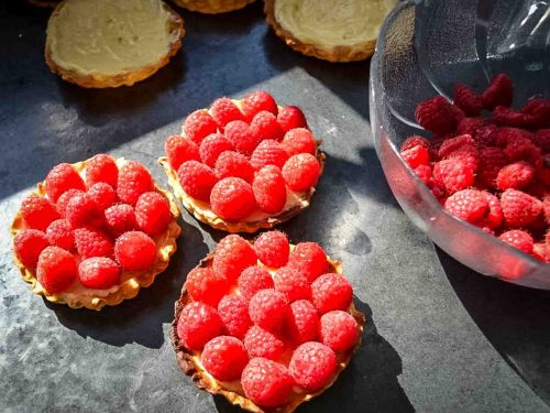 Tartelettes mit Himbeeren belegen