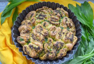 Zupfbrot mit Bärlauch und Käse