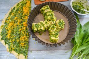gefülltes Faltenbrot, mit Pesto