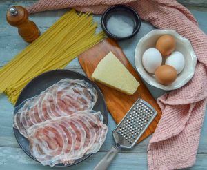 Zutaten Carbonara, Pancetta, Pecorino, Ei, und Spaghetti