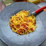 italienische Eier Speck Sauce mit Pancetta und Pecorino