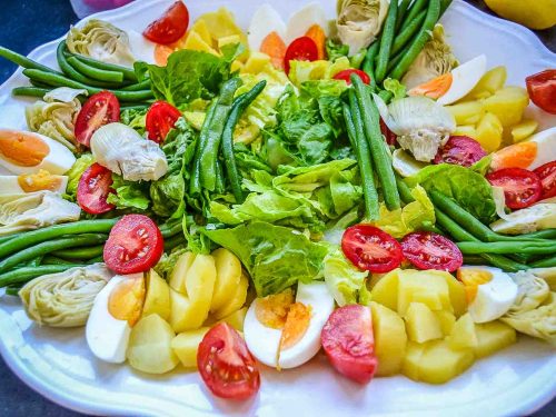 Salat, Ei, Tomate und Kartoffeln