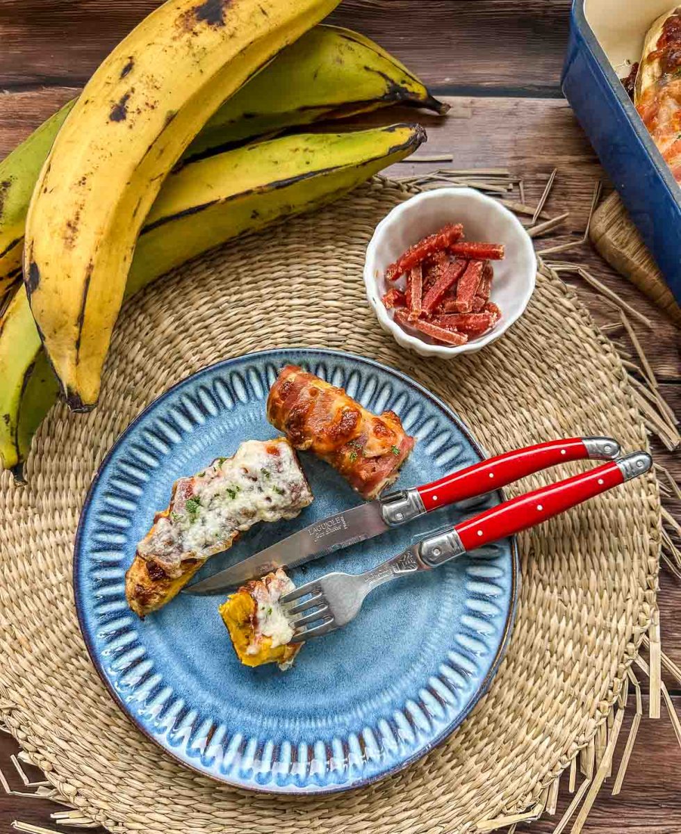 Gefüllte Kochbananen mit Guavenpaste und mildemKäse überbacken 