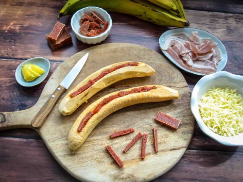 Kochbananen zubereiten mit Guavenpaste und Käse füllen