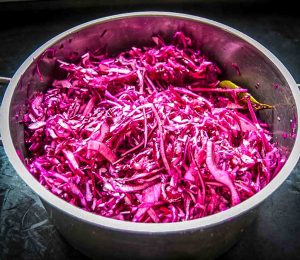 marinierter gehobelter Rotkohl