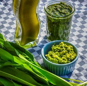 Bärlauch-Öl, Butter und Bärlauchpesto