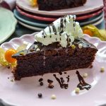 französischen Schokoladenkuchen mit Sahne