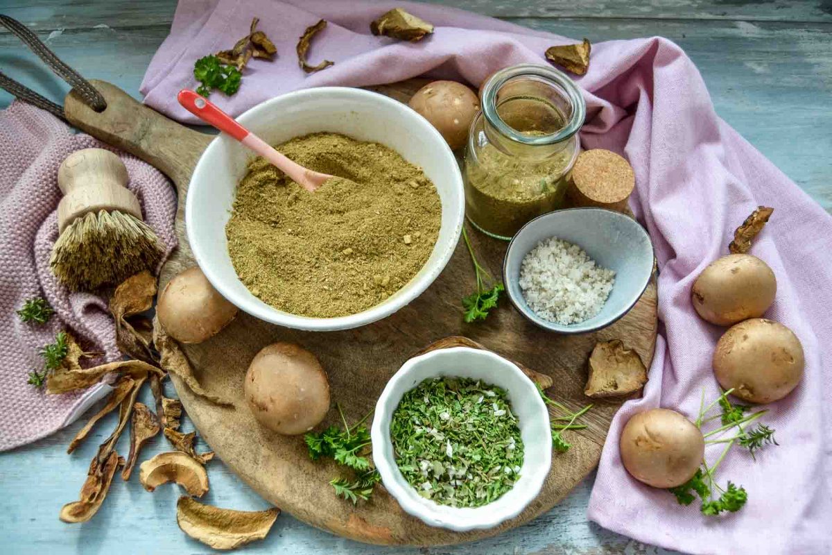Pilz Gewürzmischung mit getrockneten Kräutern 
