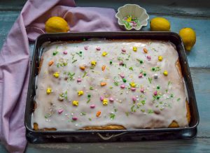 Zitronen-Blechkuchen mit Zitronenguss