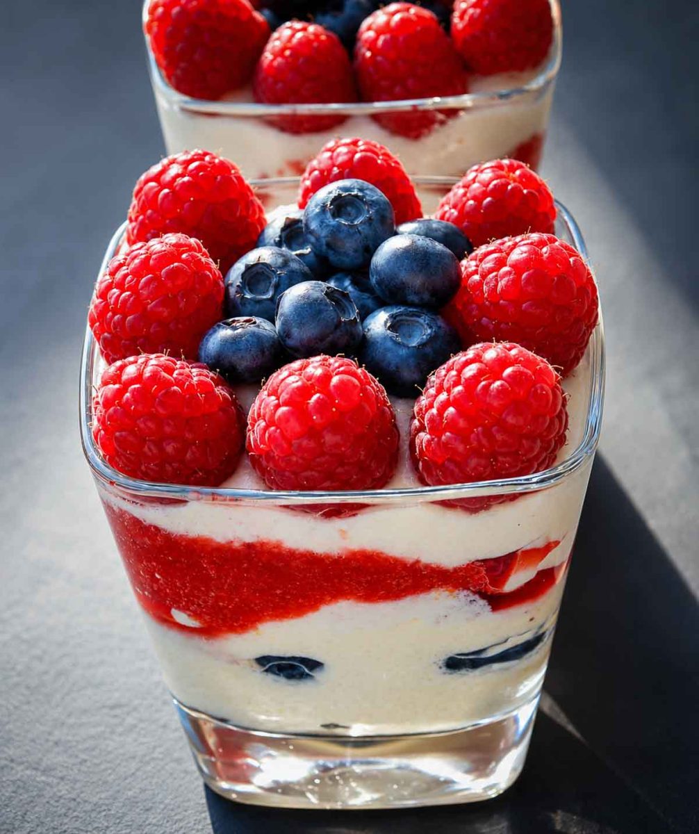 Grießbrei Rezept mit Himbeeren, Blaubeeren und Erdbeeren 