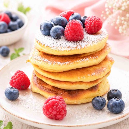 Pancakes Rezept mit Blaubeeren und Himbeeren