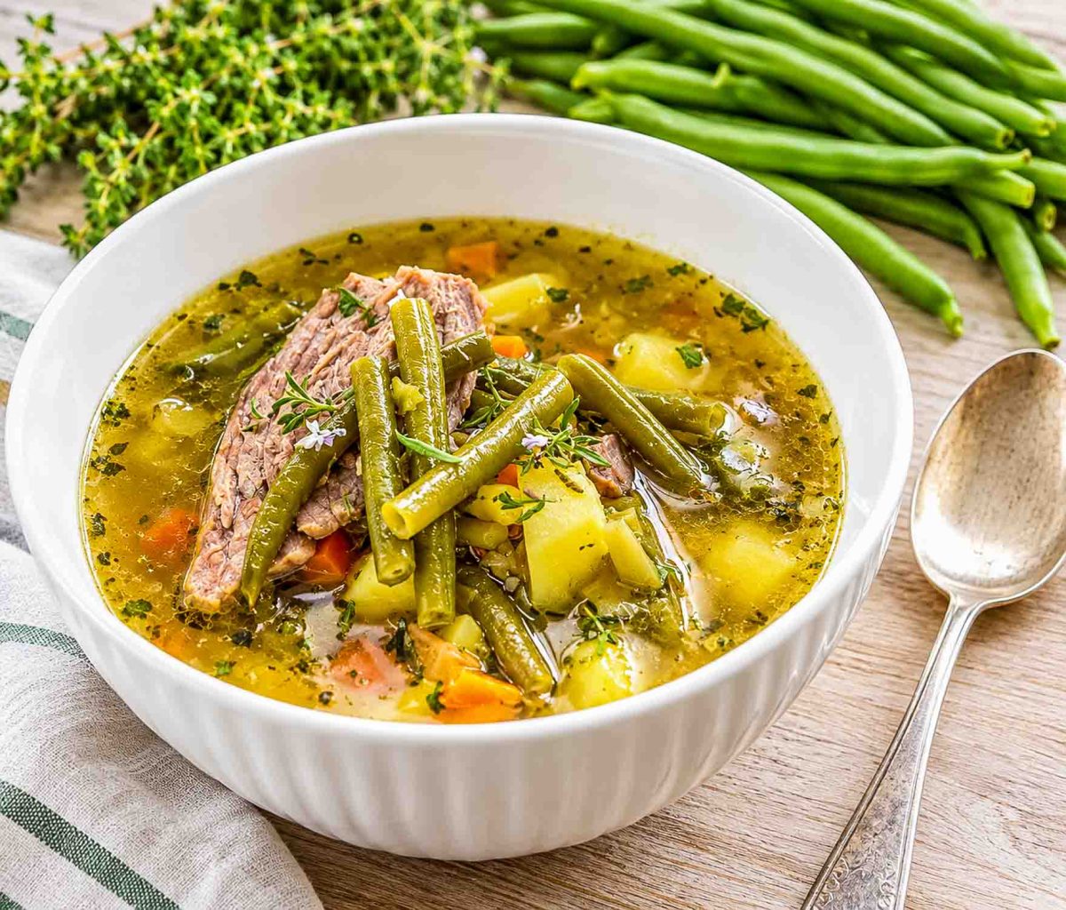 westfälische grüne Bohnensuppe mit Rindfleisch