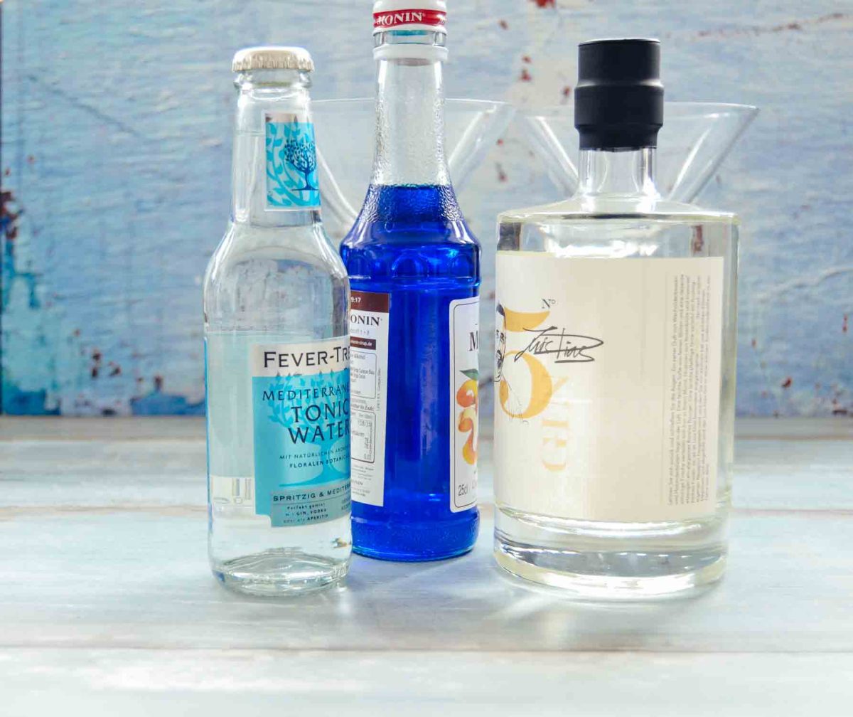 Zutaten blue Gin, Tonic und Blue Curaçao Sirup