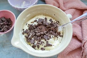 Vanillepudding mit Schokolade
