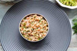 Tatar mit Lachs und Avocado