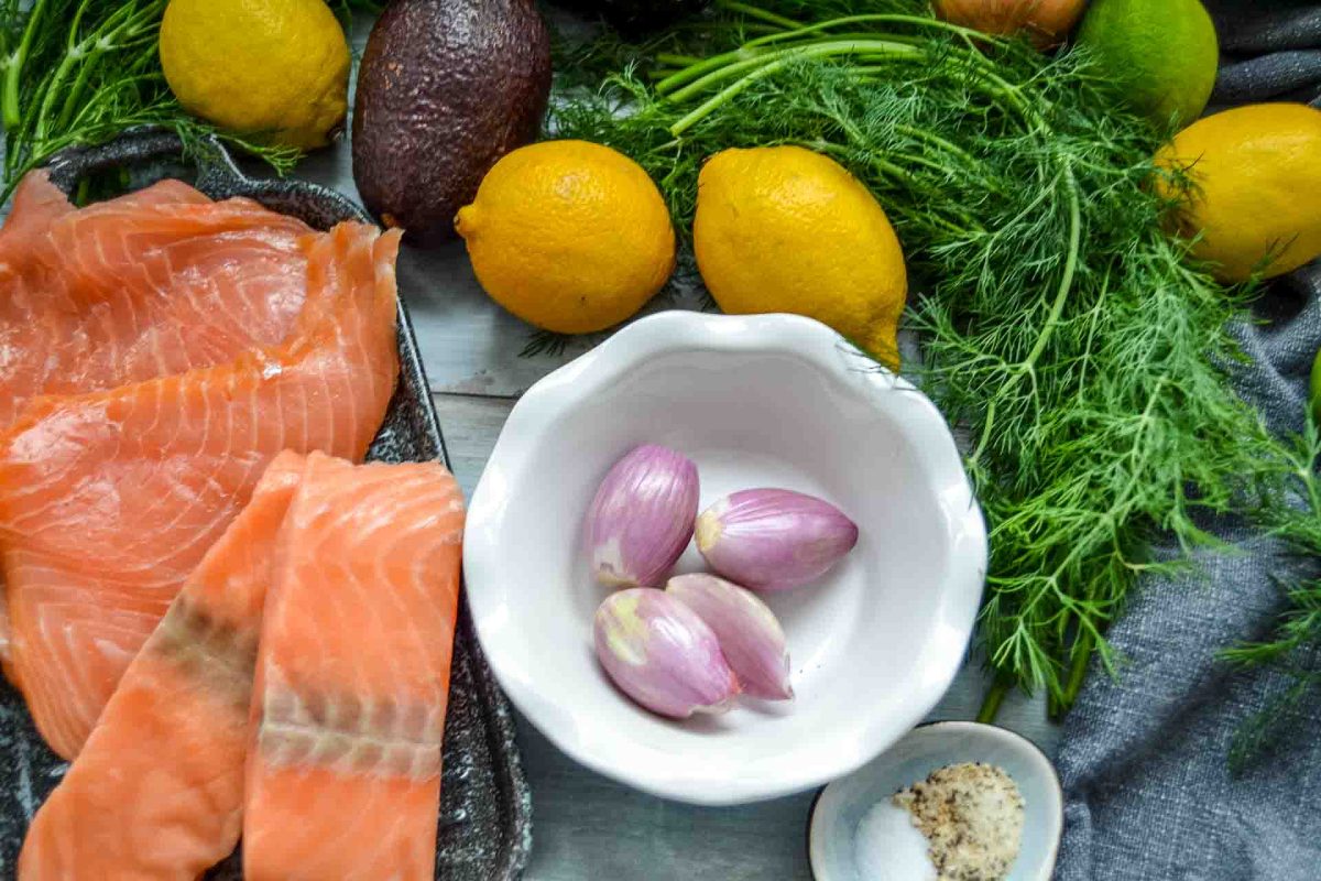 Zutaten Tatar Lachs, geräucherter Lachs, Zwiebel, Dill, Zitrone