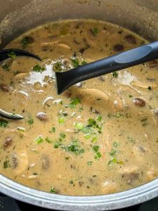 Pilzsuppe mit Champignons