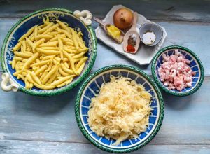 Zutaten Schupfnudeln, Sauerkraut, Speck, Salz, Pfeffer, Kümmel