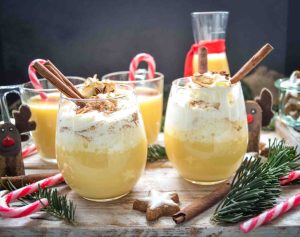 Eggnog Rezept Eierpunsch mit Sahne und Zimt