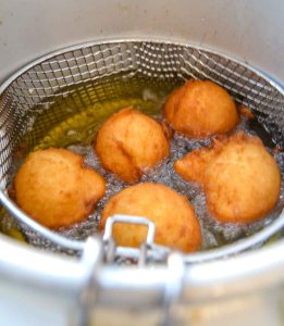 Quarkbällchen frittieren