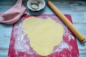 Mürbeteig ausrollen