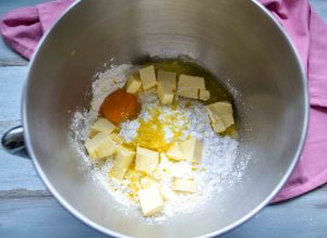 Mürbeteig, Mehl, Butter, Ei, Zucker und Zitronenabrieb