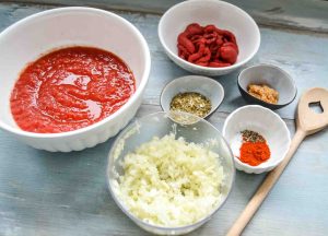 gehackte Zwiebeln und Knoblauch