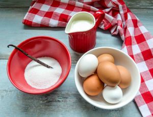 Zutaten Brulee Eier, Sahne, Zucker und Vanilleschote