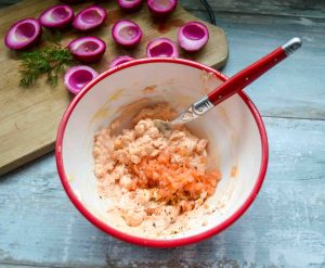 Eigelb, Lachs und Frischkäse