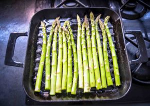 Spargeln in der Pfanne braten