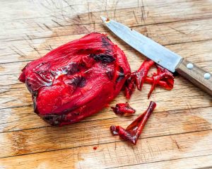 geröstete Paprika die Haut abziehen