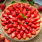 Erdbeerboden mit Pudding und Mürbeteig-Boden