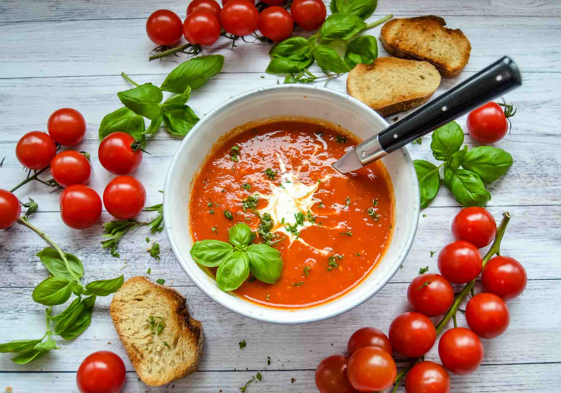 Schnelle Tomatensuppe aus frischen Tomaten - Kochen aus Liebe